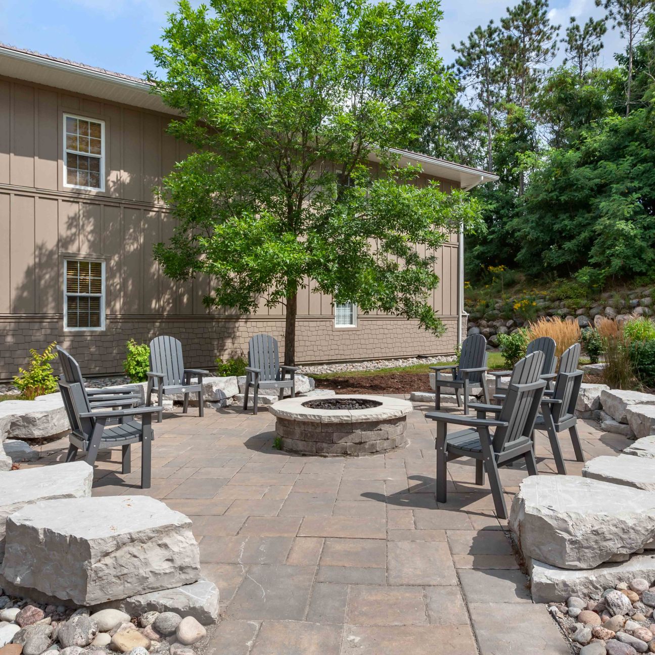 Carriage Country Club - carriage-country-club-firepit