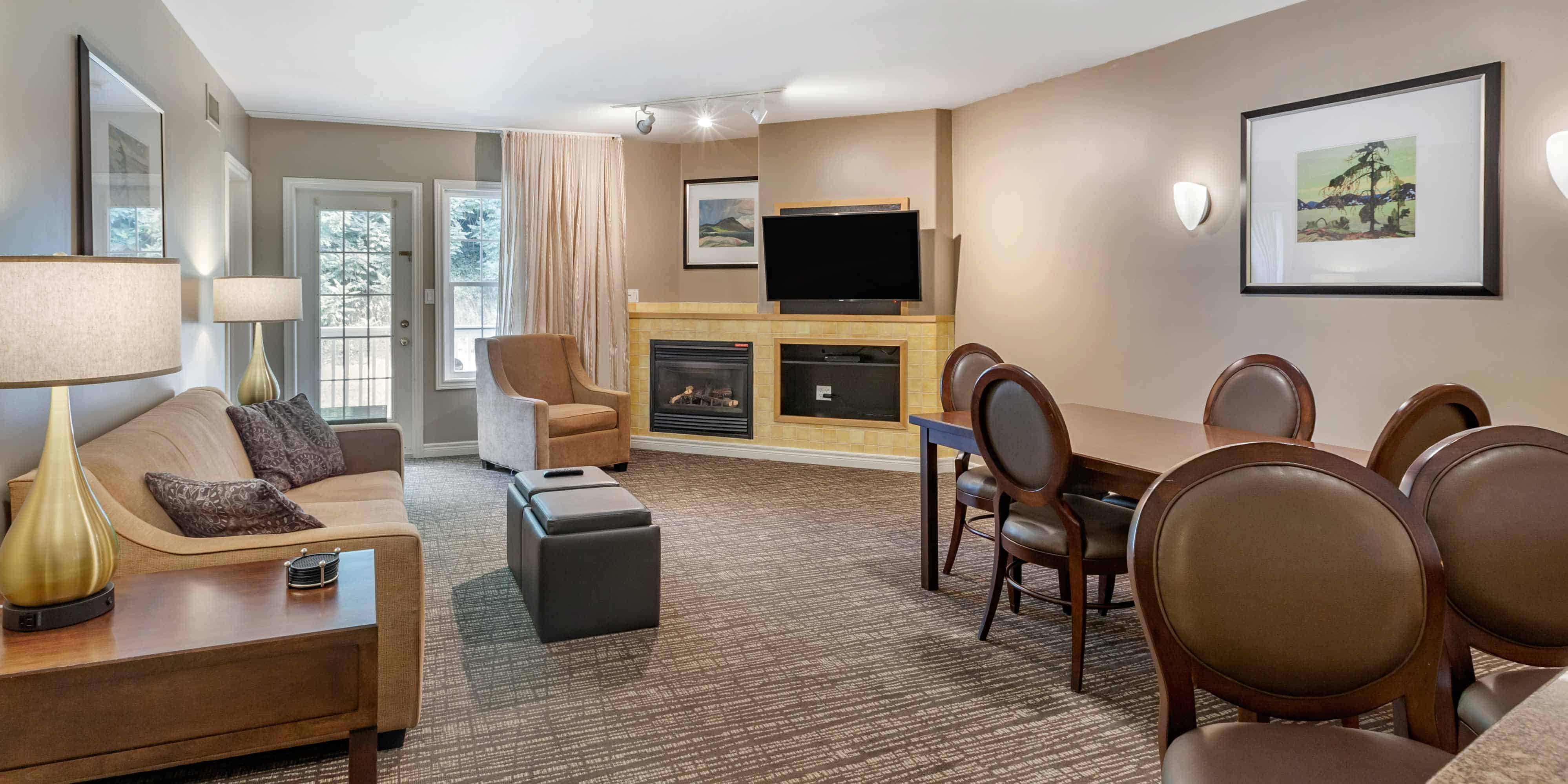 carriage country club dining living